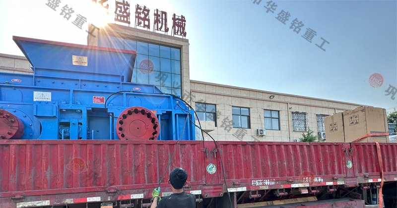 鐵礦石液壓對(duì)輥破碎機(jī)的維護(hù)成本如何？工作原理是什么？