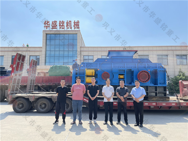 破碎河卵石用什么機(jī)器？能用大型對(duì)輥破碎機(jī)嗎？